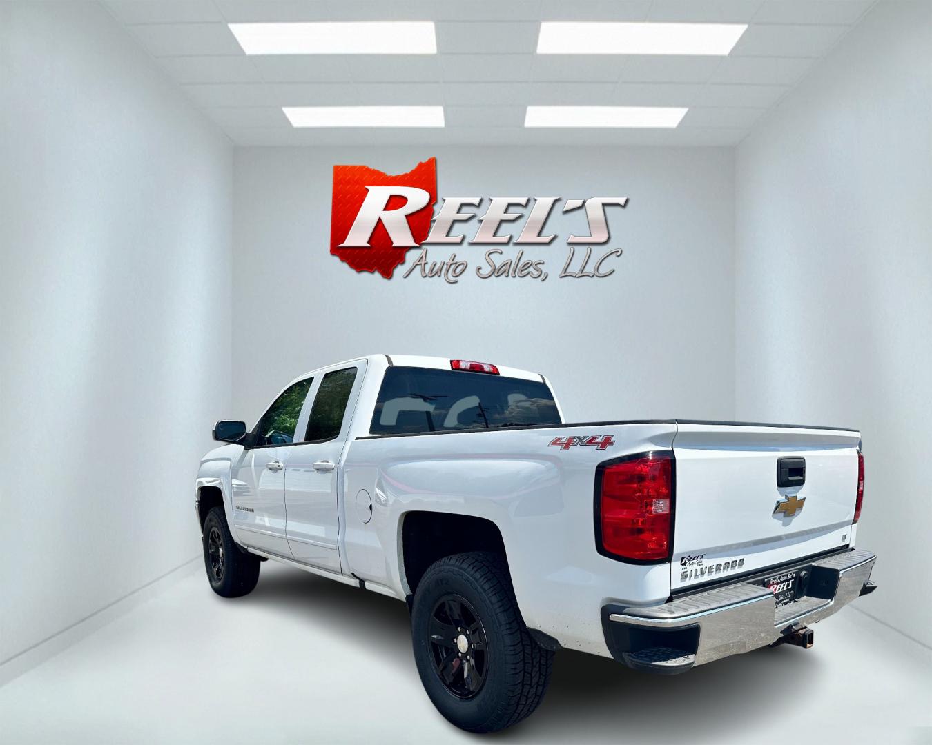 2017 White /Black Chevrolet Silverado 1500 LT (1GCVKREH5HZ) with an 4.3L V6 OHV 12V engine, 6-Speed Automatic transmission, located at 11115 Chardon Rd. , Chardon, OH, 44024, (440) 214-9705, 41.580246, -81.241943 - Photo#7